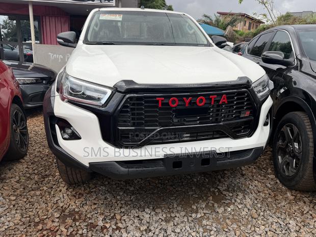New Toyota Hilux 2025 White