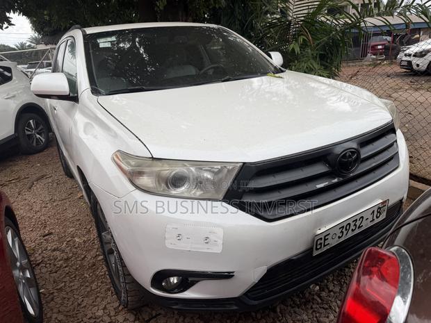 Toyota Highlander Limited 3.5l 4WD 2013 White