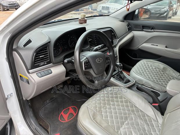 Hyundai Elantra 2017 White