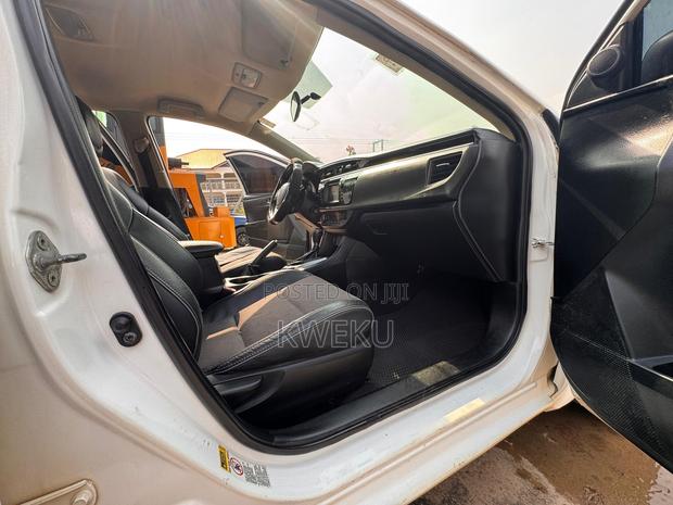 Toyota Corolla 2016 White