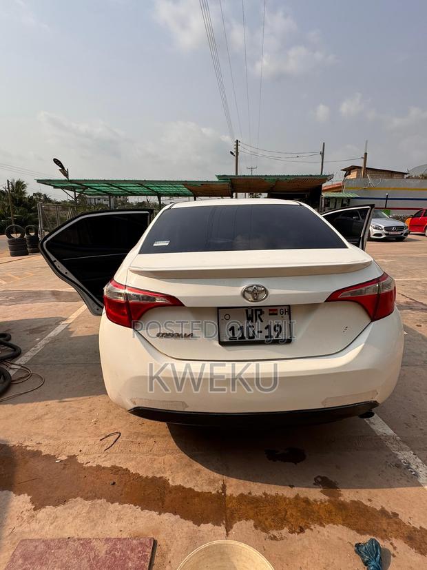 Toyota Corolla 2016 White