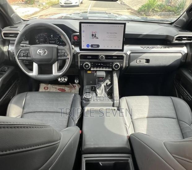 Toyota Tacoma 2024 Black