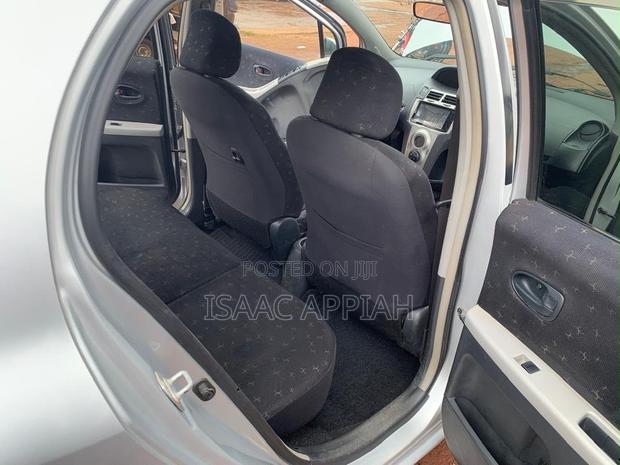 Toyota Vitz 1.3 FWD 3dr 2010 Silver