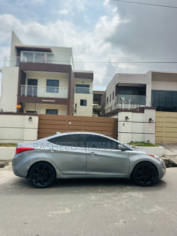 Hyundai Elantra Limited Sedan FWD (1.8L 4cyl 6A) 2013 Silver