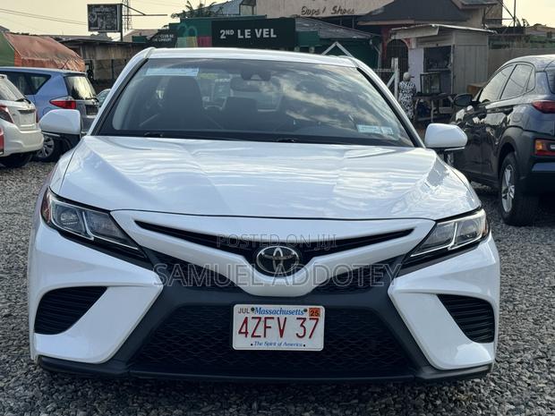 Toyota Camry 2018 White