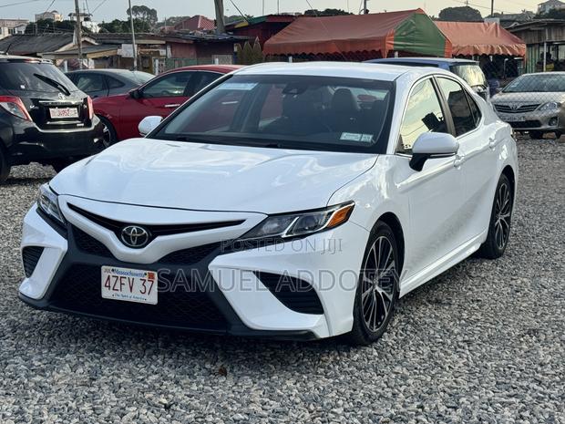 Toyota Camry 2018 White
