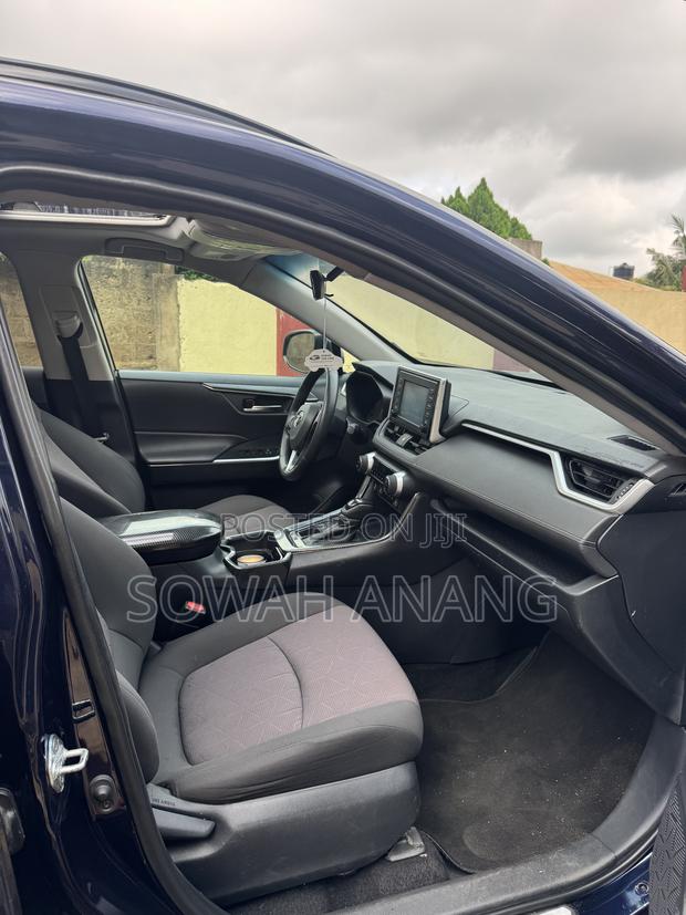 Toyota RAV4 2020 Blue