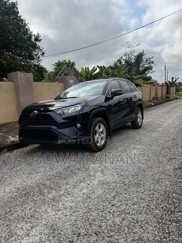 Toyota RAV4 2020 Blue
