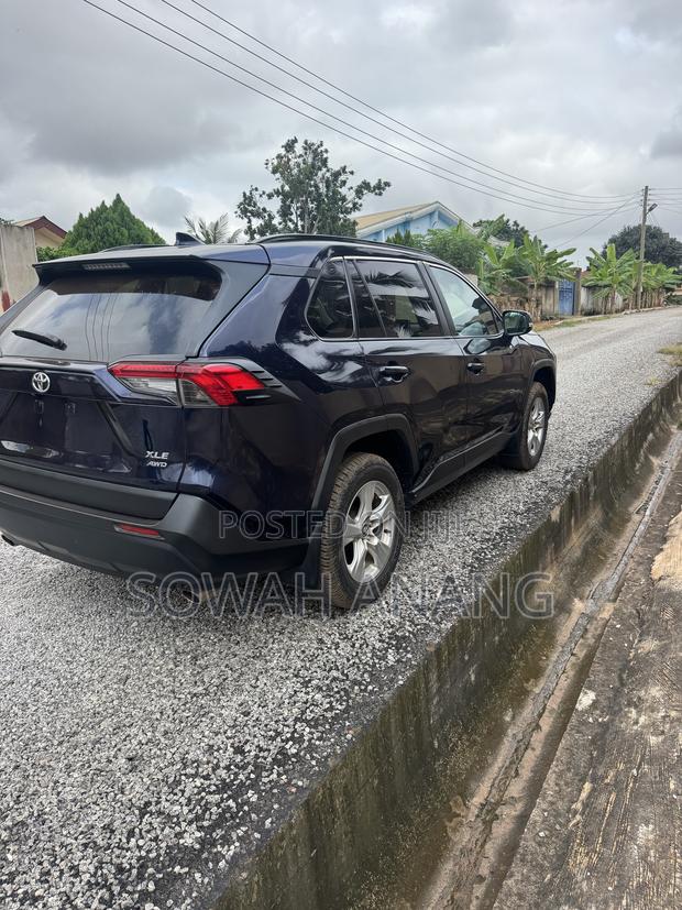 Toyota RAV4 2020 Blue