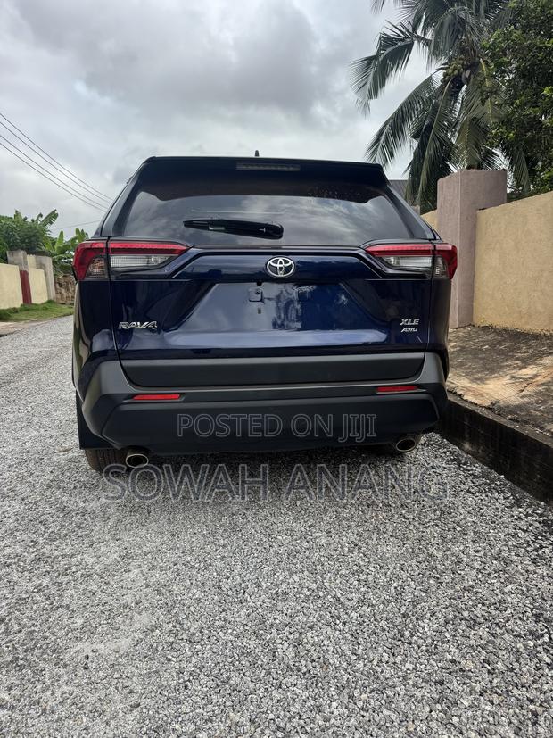 Toyota RAV4 2020 Blue
