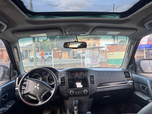 Mitsubishi Pajero 2012 Gray