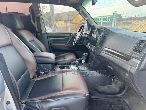 Mitsubishi Pajero 2012 Gray