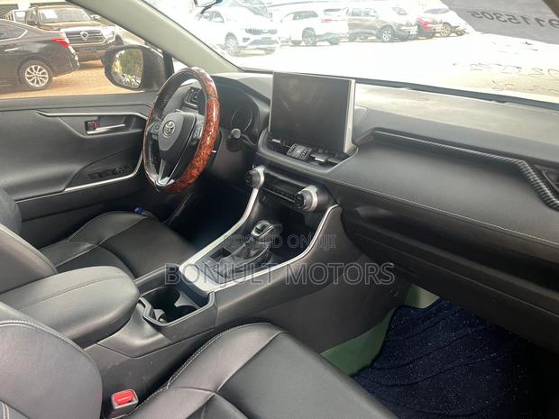Toyota RAV4 2021 Black