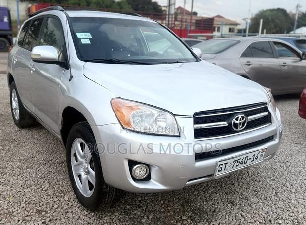Toyota RAV4 2010 Silver