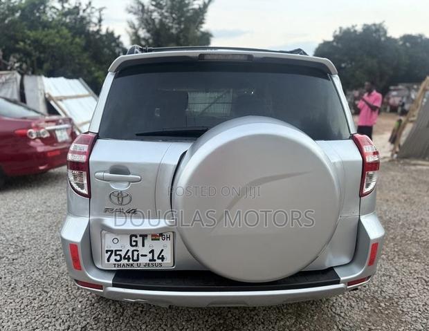 Toyota RAV4 2010 Silver