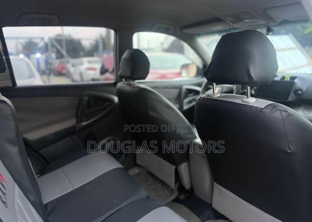 Toyota RAV4 2010 Silver