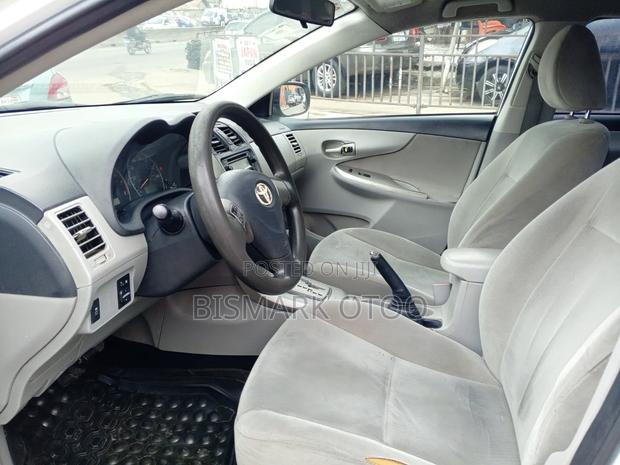 Toyota RAV4 LE AWD (2.5L 4cyl 6A) 2013 White