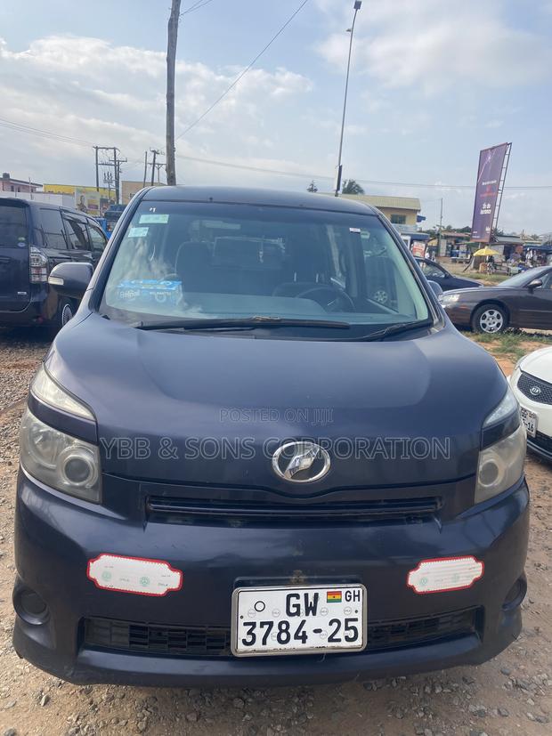Toyota Voxy V 2WD 8-Seater 2014 Gray