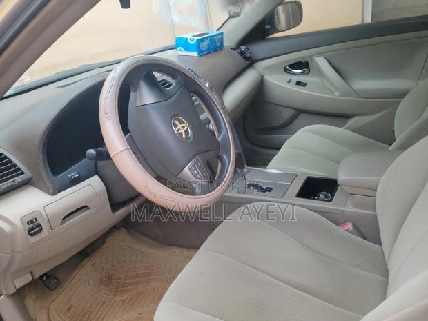 Toyota Camry Base 4dr Sedan (2.5L 4cyl 6M) 2010 Beige