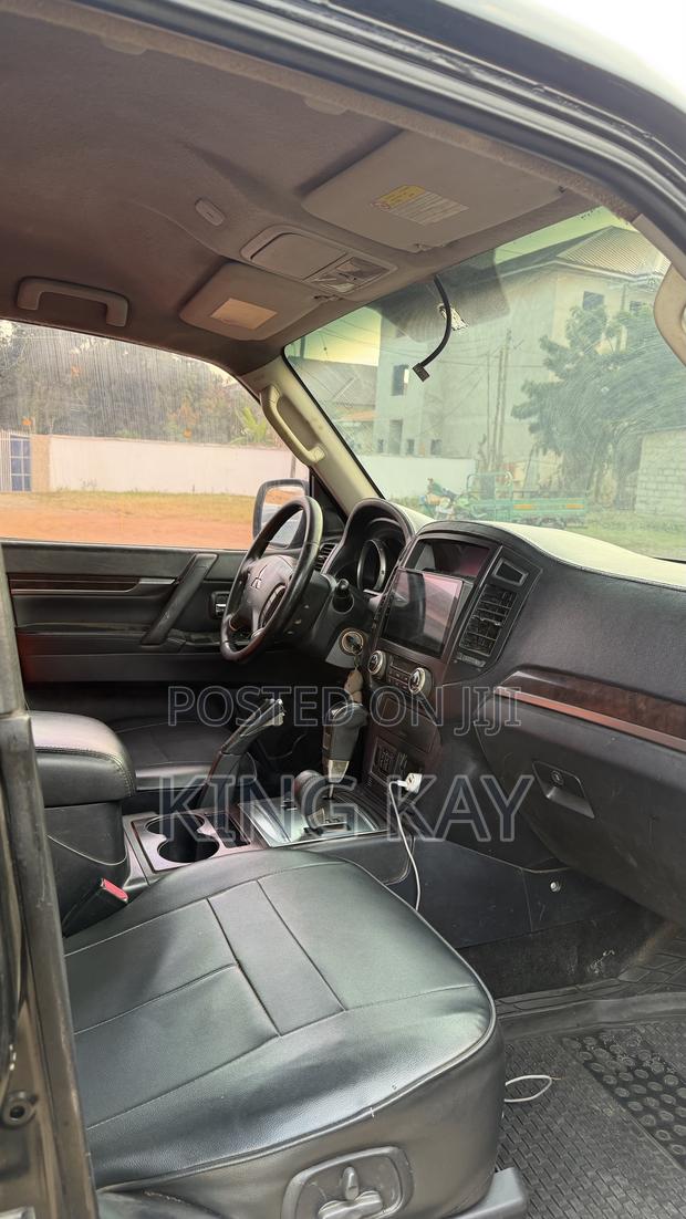 Mitsubishi Pajero 3.0 2010 Black