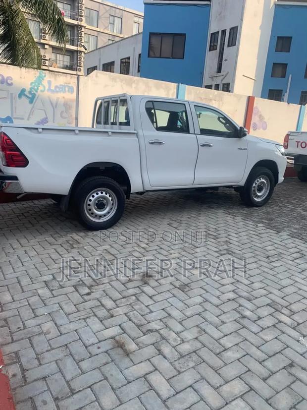 New Toyota Hilux 2025 White