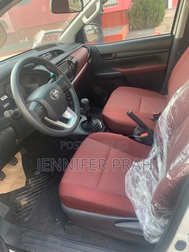 New Toyota Hilux 2025 White