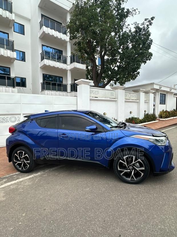 Toyota C-HR 2022 Blue