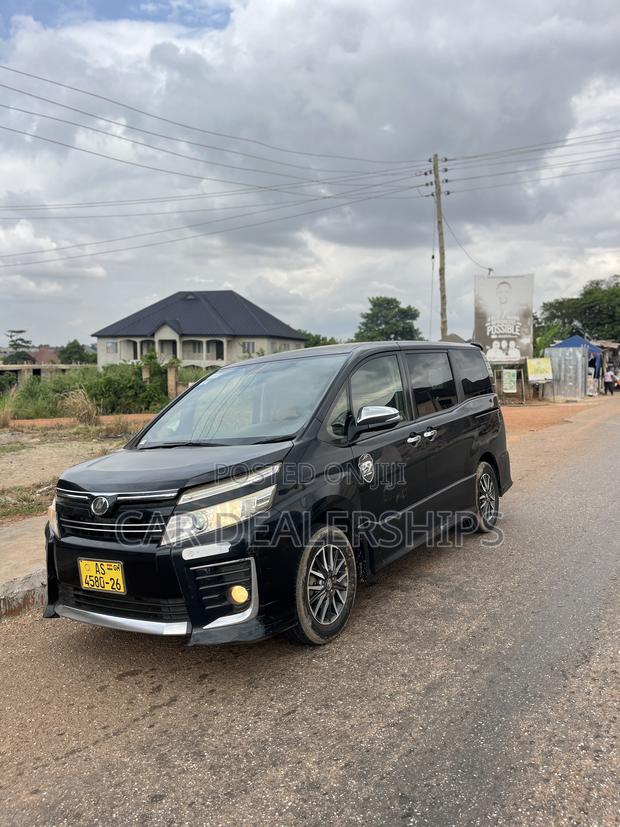 Toyota Voxy 2015 Black