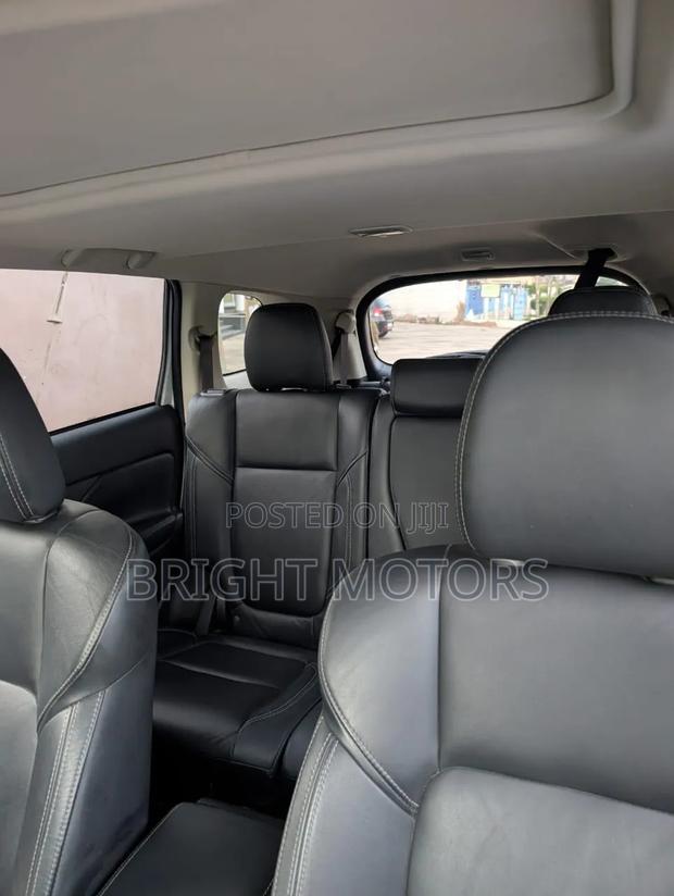 Mitsubishi Outlander SEL FWD 2020 White