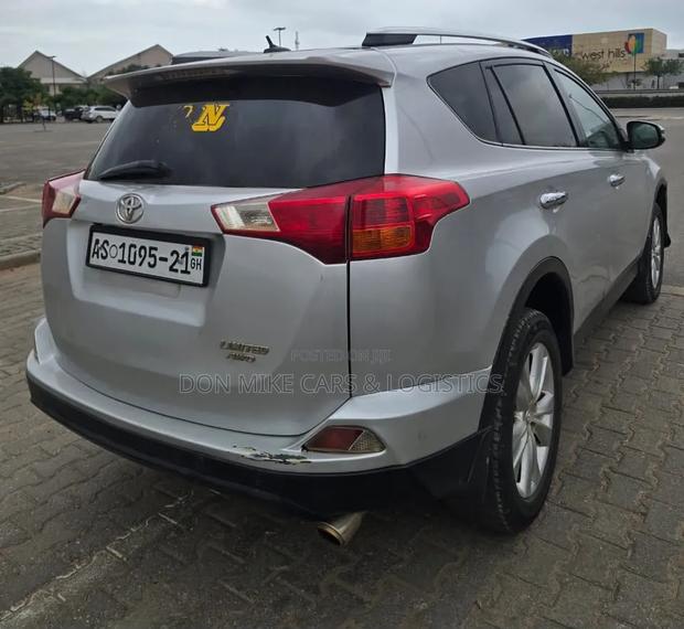 Toyota RAV4 Limited 4dr SUV (2.5L 4cyl 6A) 2015 Silver