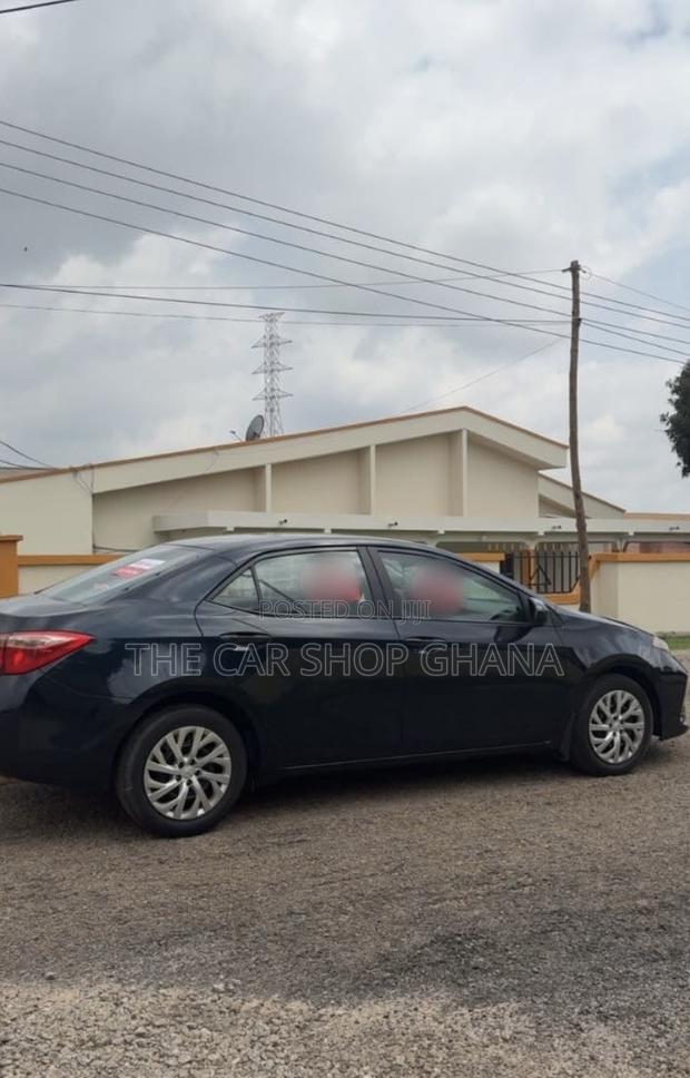Toyota Corolla LE (1.8L 4cyl 2A) 2018 Black