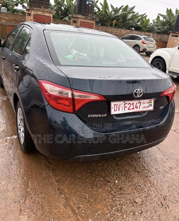 Toyota Corolla LE (1.8L 4cyl 2A) 2018 Black