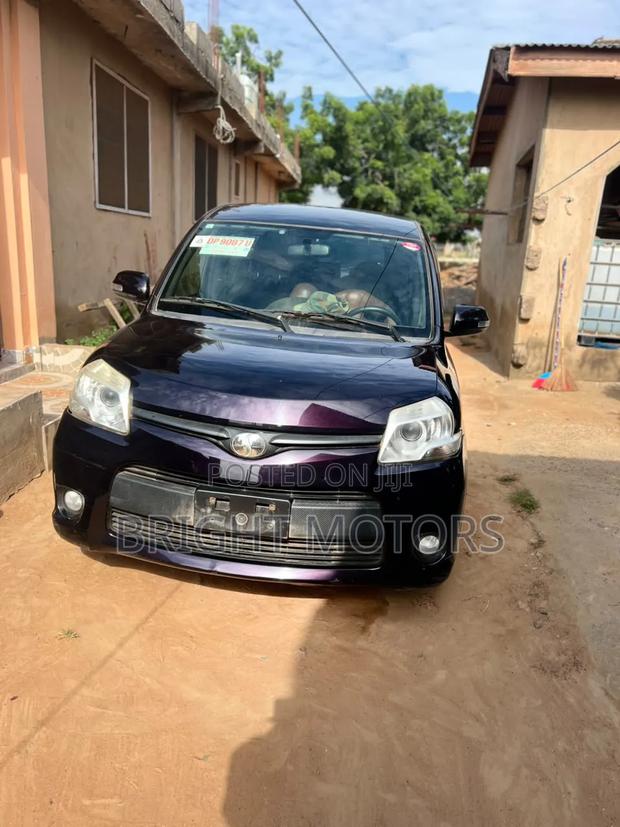 Toyota Sienta 1.5 FWD 2013 Black