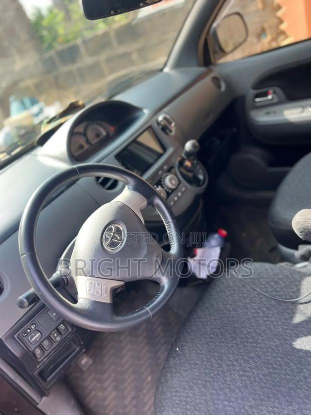 Toyota Sienta 1.5 FWD 2013 Black