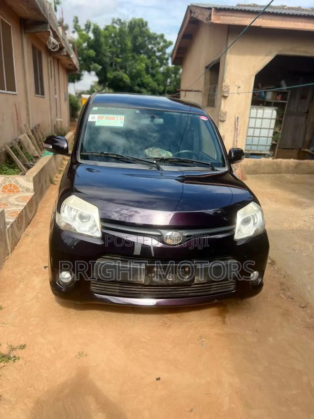 Toyota Sienta 1.5 FWD 2013 Black