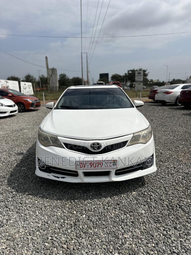 Toyota Camry SE 4dr Sedan (2.5L 4cyl 6A) 2014 White