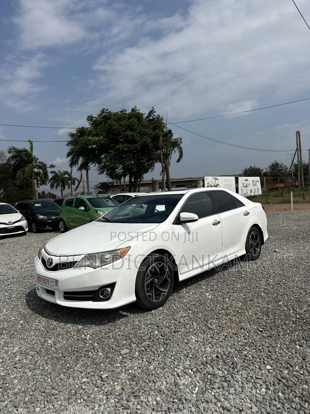 Toyota Camry SE 4dr Sedan (2.5L 4cyl 6A) 2014 White
