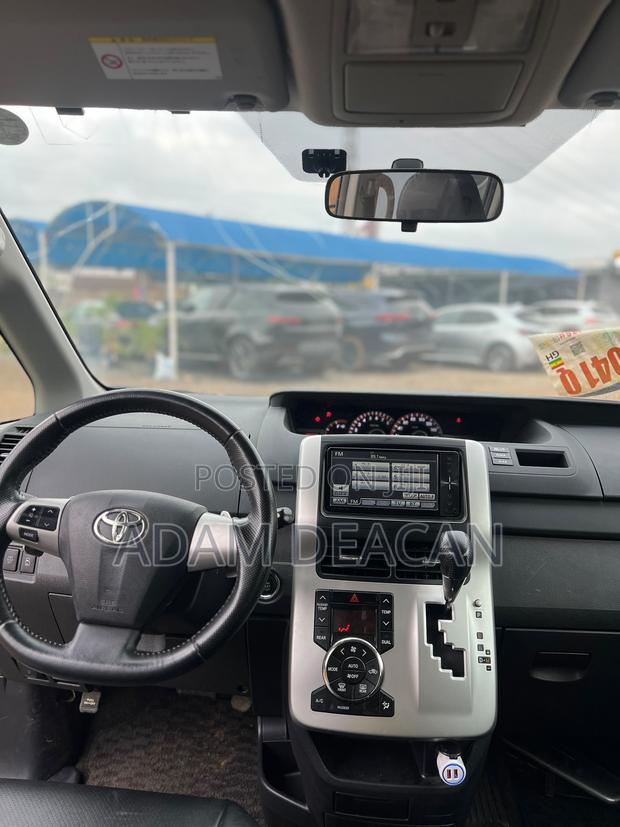 Toyota Voxy 2013 White