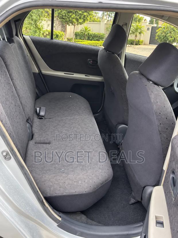 Toyota Vitz 1.5 FWD 5dr 2010 Silver
