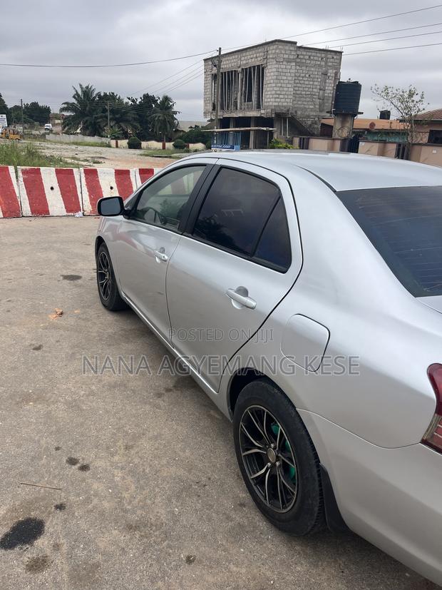 Toyota Yaris Base Sedan 4dr 2010 Silver