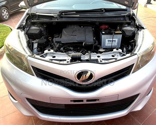 Toyota Vitz 1.0 FWD 5dr 2013 Gray