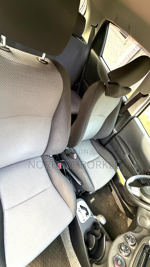 Toyota Vitz 1.0 FWD 5dr 2013 Gray