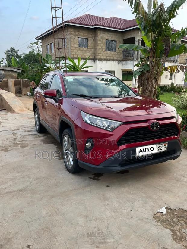 Toyota RAV4 XLE Premium AWD 2019 Maroon