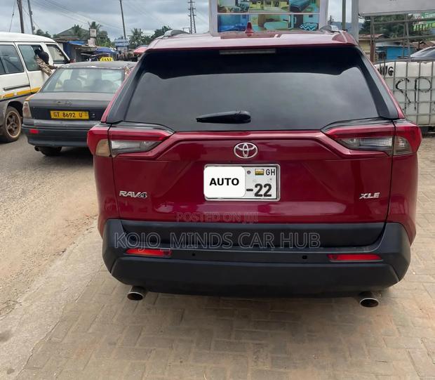 Toyota RAV4 XLE Premium AWD 2019 Maroon
