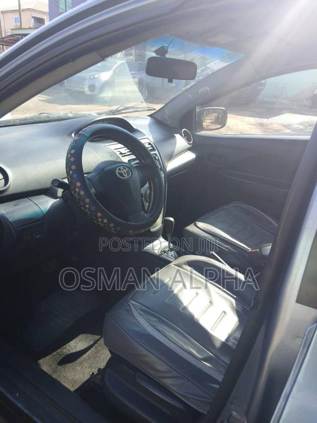 Toyota Yaris 2010 Blue