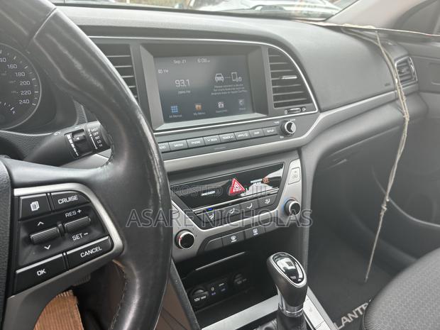 Hyundai Elantra 2018 Gray