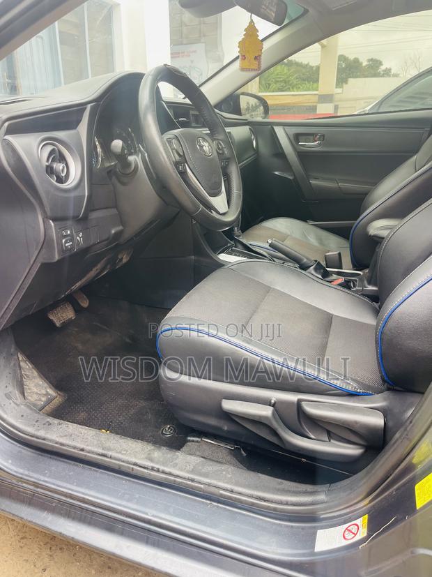 Toyota Corolla 2018 Gray