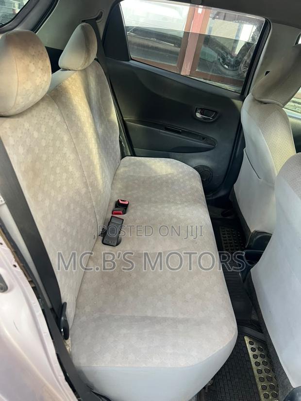 Toyota Vitz 2013 Silver