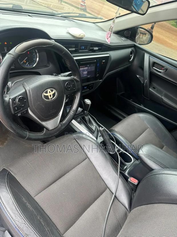 Toyota Corolla XLE 4dr Sedan (1.8L 4cyl CVT) 2017 Silver