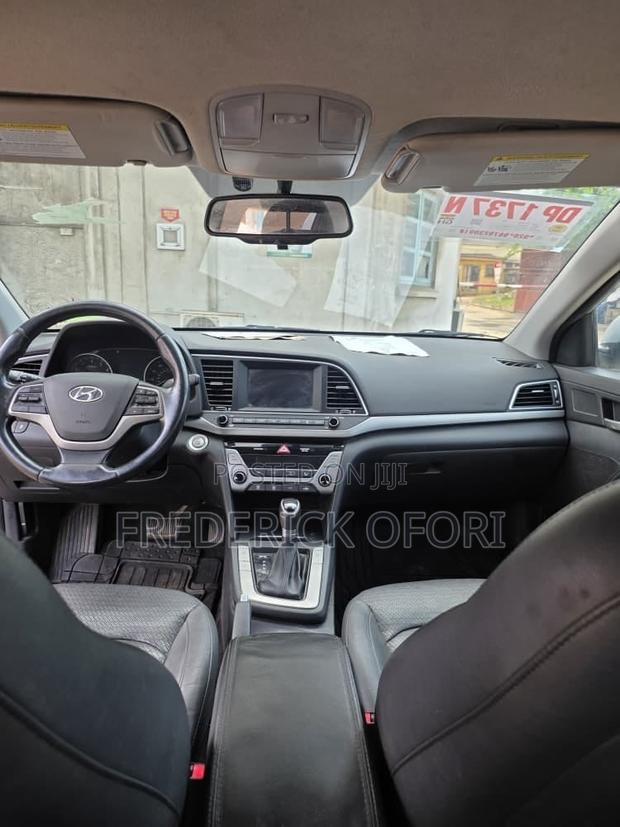 Hyundai Elantra Limited Sedan FWD (2.0L 4cyl 6A) 2017 Off white